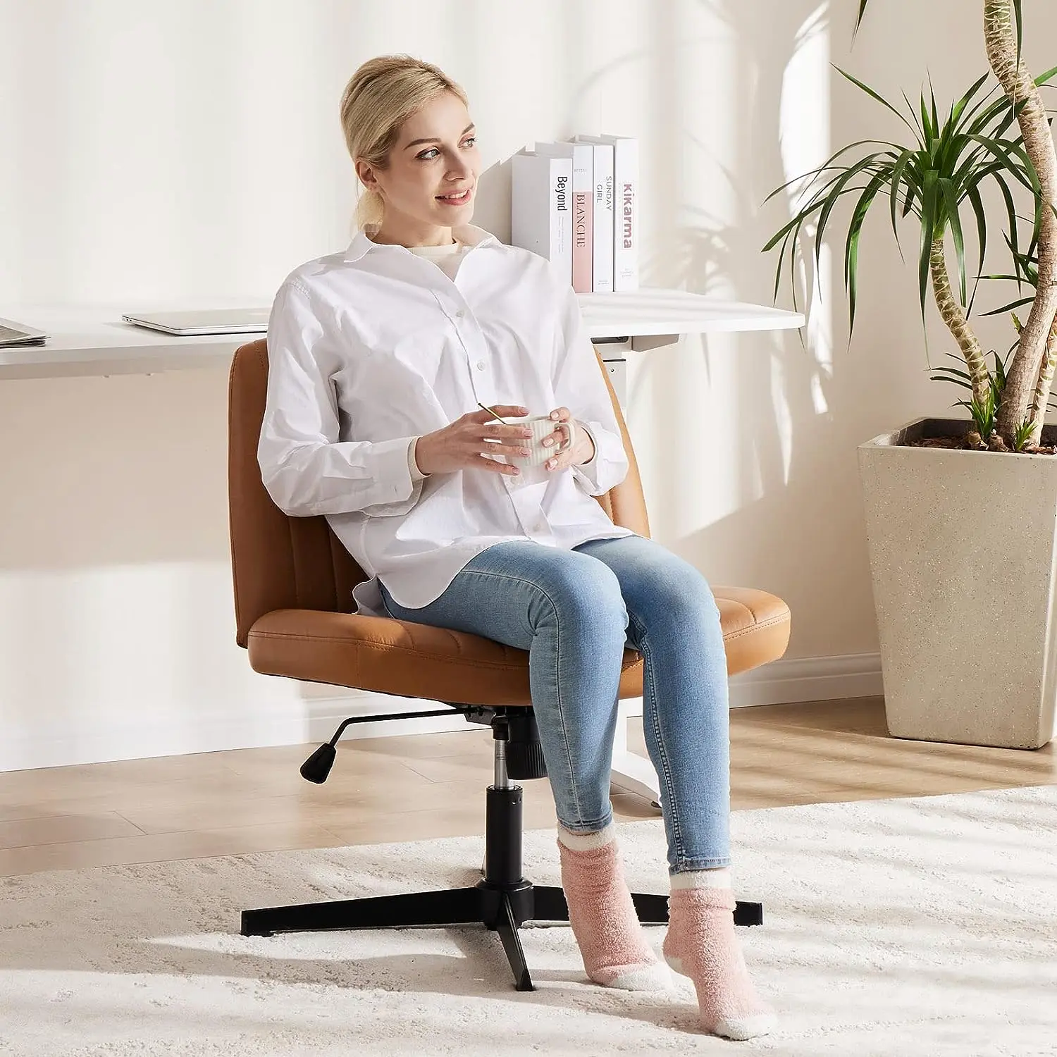 OLIXIS Cross Legged Armless Chair